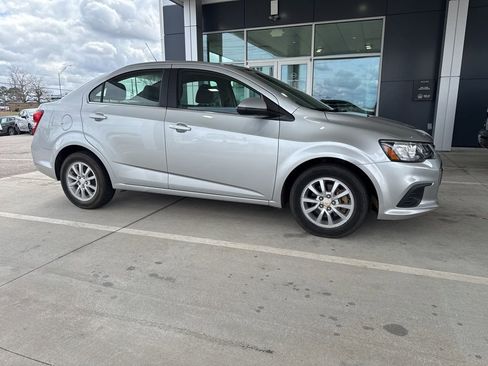 Used 2020 Chevrolet Sonic LT w/ Convenience Package image 4