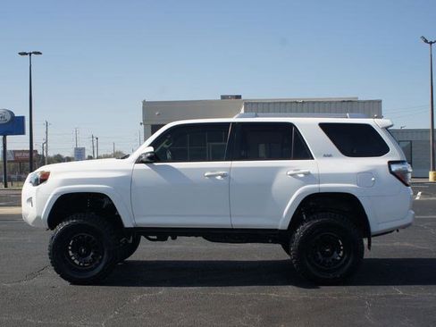Used 2018 Toyota 4Runner SR5 Premium image 12