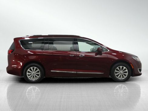 Used 2018 Chrysler Pacifica Touring-L Plus image 6