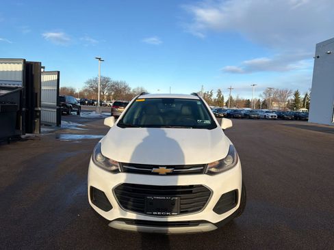 Used 2022 Chevrolet Trax LT w/ LT Convenience Package image 2