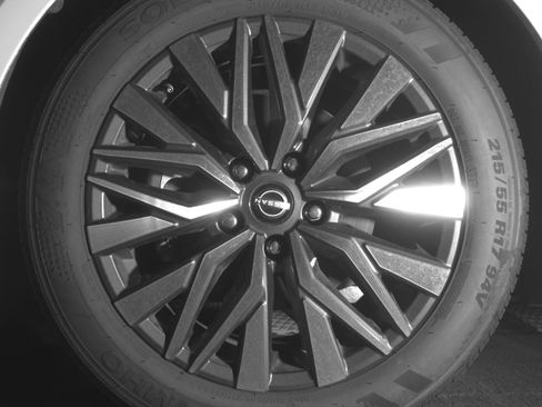 Used 2025 Nissan Altima 2.5 SV FWD image 12