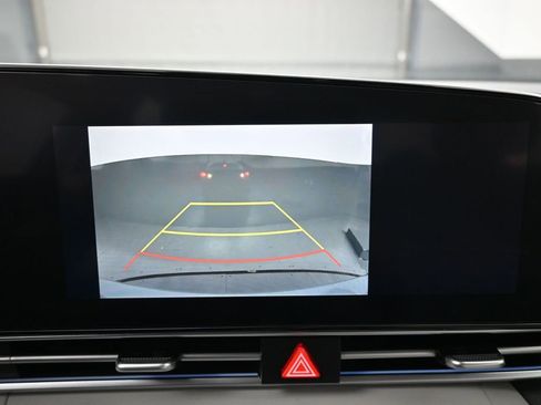 Used 2023 Hyundai Elantra Limited FWD image 10