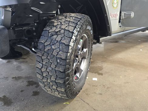 Used 2023 Jeep Gladiator Rubicon w/ Trailer Tow Package AWD/4WD image 31