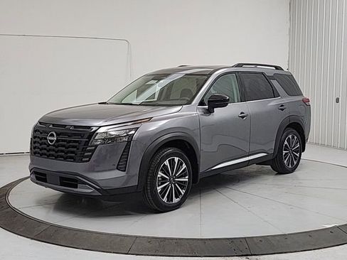 New 2026 Nissan Pathfinder Platinum FWD image 3