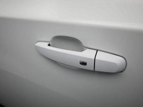 Used 2023 Chevrolet Traverse LT image 36