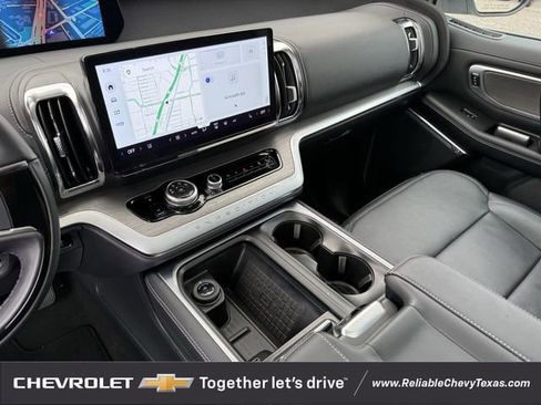 Used 2025 Ford Expedition Platinum AWD/4WD image 19