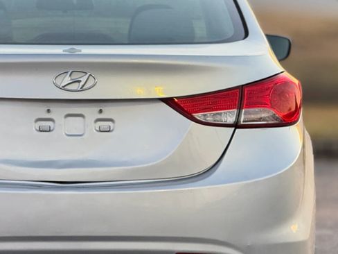 Used 2013 Hyundai Elantra GLS w/ Preferred Pkg image 14