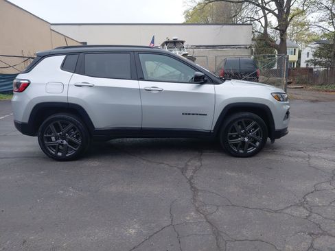 Used 2026 Jeep Compass Limited image 33