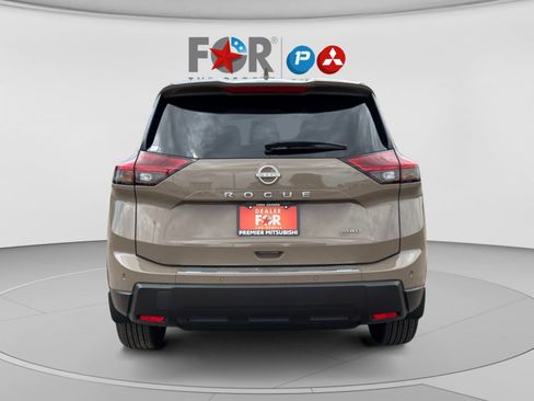 Used 2025 Nissan Rogue SV AWD/4WD image 4