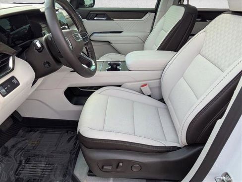 Used 2026 GMC Acadia Denali w/ Super Cruise Package FWD image 16
