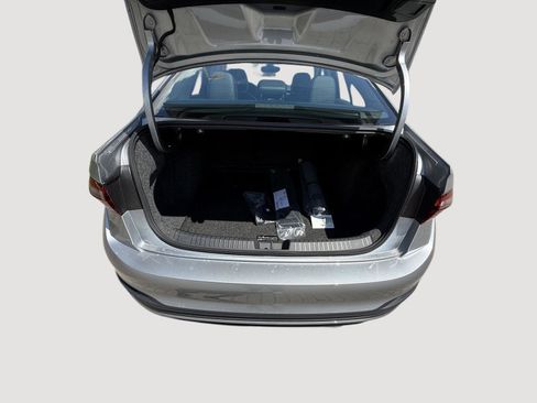 New 2025 Volkswagen Jetta SE image 9