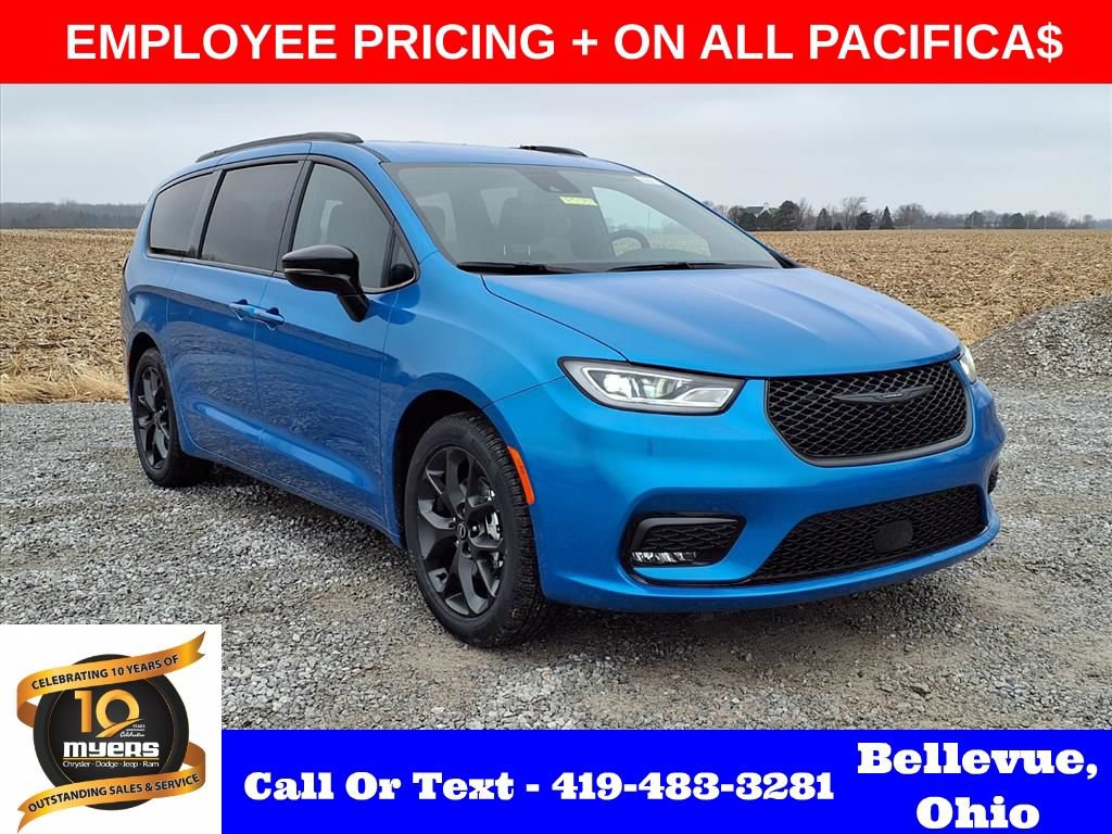 New 2026 Chrysler Pacifica Select w/ S Appearance Package FWD image 1
