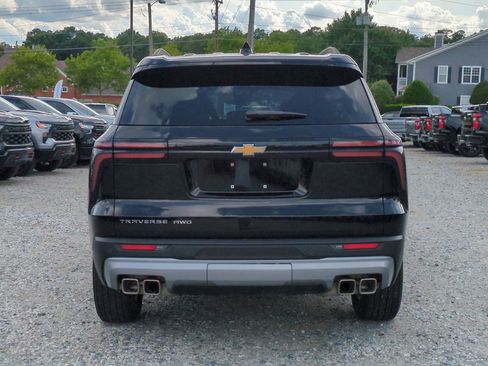 Used 2026 Chevrolet Traverse LT AWD/4WD image 9