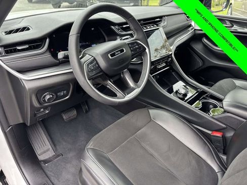 Used 2023 Jeep Grand Cherokee Altitude AWD/4WD image 8