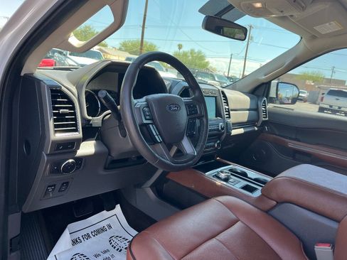 Used 2018 Ford Expedition XLT w/ Equipment Group 202A RWD image 24