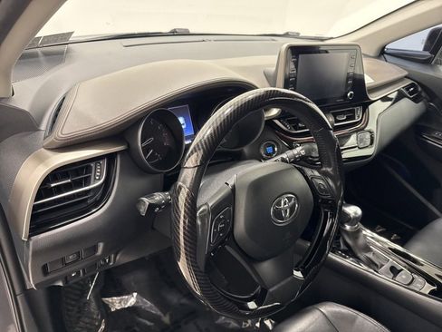 Used 2022 Toyota C-HR Limited image 19
