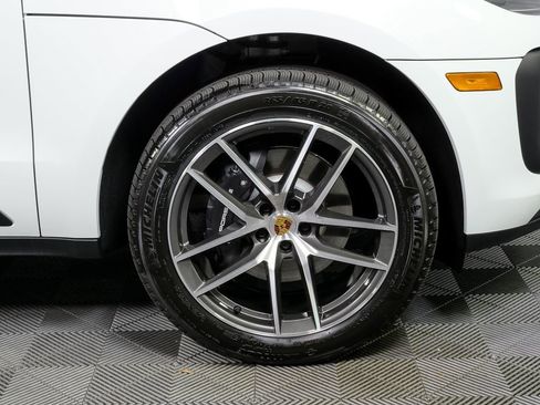 New 2026 Porsche Macan image 40
