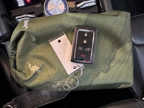 Certified 2022 Jeep Grand Cherokee Overland image 9