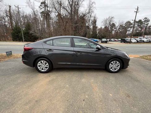 Used 2020 Hyundai Elantra SE w/ Convenience Package (C2) image 7