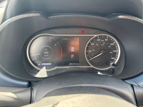 Used 2025 Nissan Versa SV FWD image 38