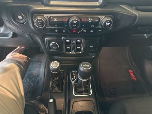 Used 2021 Jeep Wrangler Unlimited Sahara w/ Uconnect 4C Nav & Sound Group AWD/4WD image 12