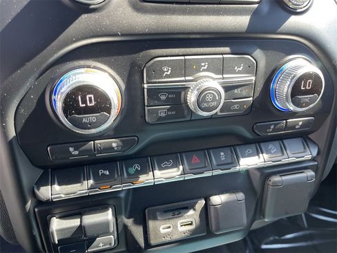 Used 2020 GMC Sierra 1500 SLE w/ SLE Value Package image 18