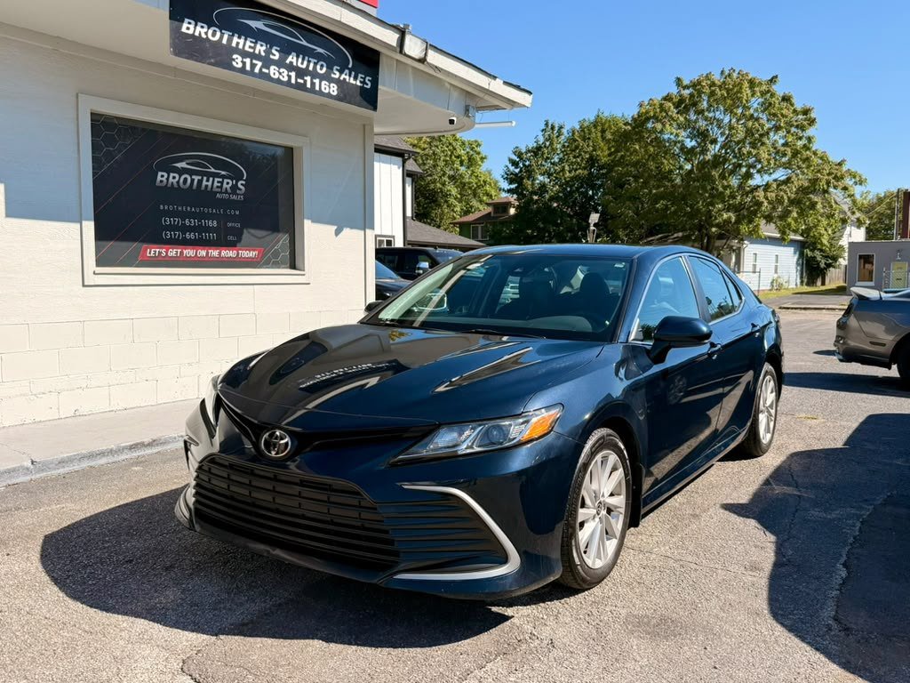 Used 2021 Toyota Camry LE AWD/4WD image 3