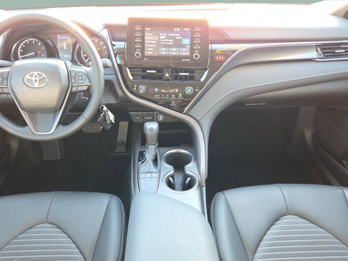 Used 2024 Toyota Camry SE image 14