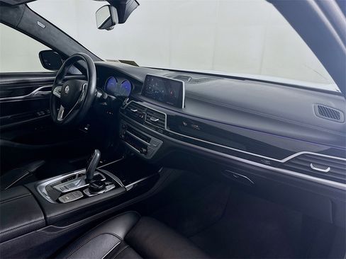 Used 2019 BMW ALPINA B7 xDrive w/ Luxury Rear Seating Package image 32