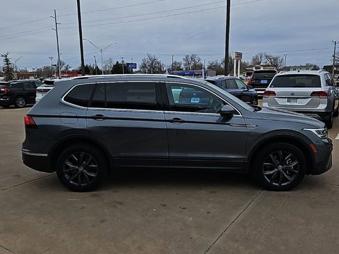 Used 2022 Volkswagen Tiguan SE image 4