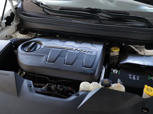 Used 2019 Jeep Cherokee Trailhawk w/ Cold Weather Group image 33