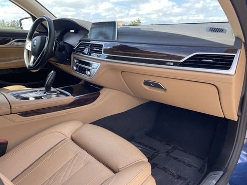 Used 2022 BMW 750i xDrive image 8