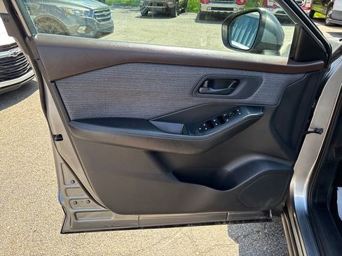 Used 2021 Nissan Rogue S AWD/4WD image 7