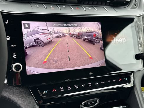 New 2026 Jeep Grand Cherokee Altitude image 8