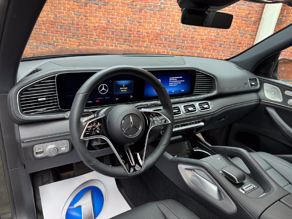 Used 2025 Mercedes-Benz GLS 450 4MATIC image 12
