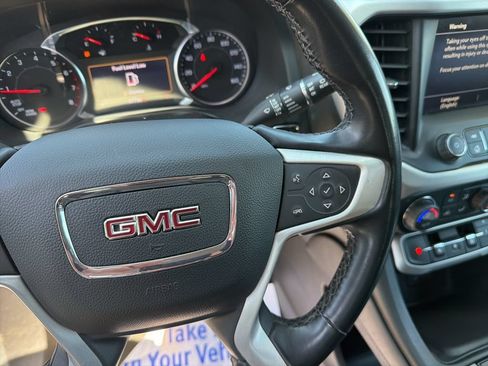 Used 2023 GMC Acadia SLT FWD image 19