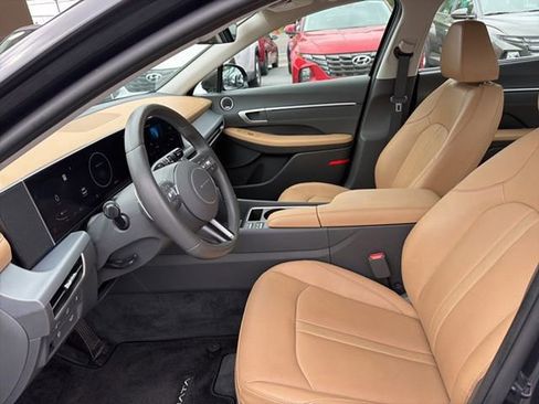 Certified 2025 Hyundai Sonata Limited FWD image 13