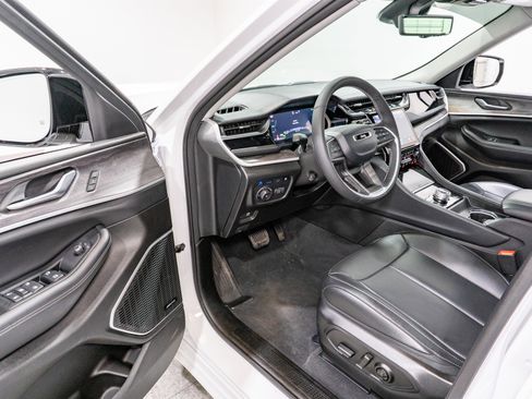 Used 2023 Jeep Grand Cherokee 30th Anniversary AWD/4WD image 12