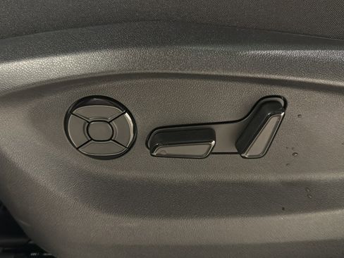 New 2026 Volkswagen Tiguan SE AWD/4WD image 38