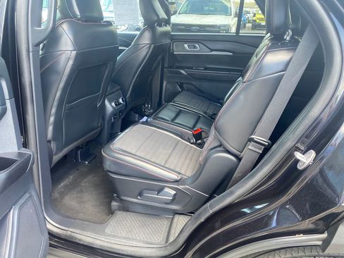 Used 2025 Ford Explorer ST-Line w/ ST-Line Street Pack AWD/4WD image 19
