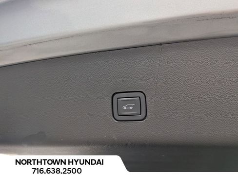 Used 2023 Chevrolet Traverse LT w/ LT Premium Package AWD/4WD image 40