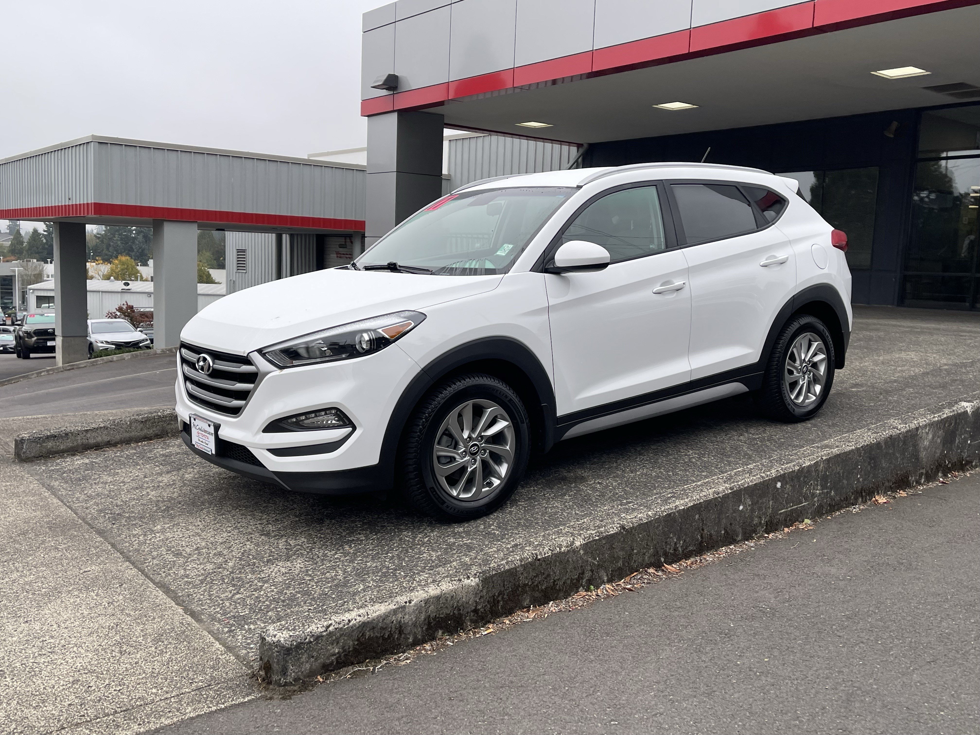 Used 2017 Hyundai Tucson SE w/ SE Popular Package 02 AWD/4WD image 4