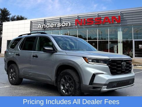Used 2025 Honda Pilot TrailSport image 1
