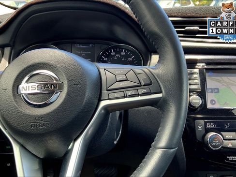 Used 2017 Nissan Rogue SV w/ SV Premium Package image 19
