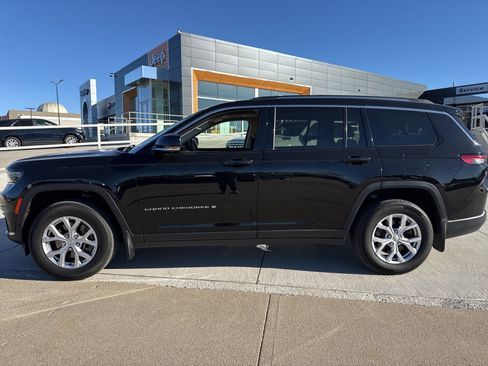 Used 2022 Jeep Grand Cherokee L Limited w/ Luxury Tech Group II image 2