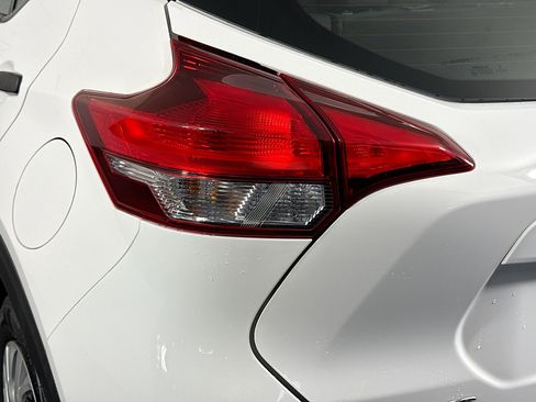 Used 2020 Nissan Kicks S image 36