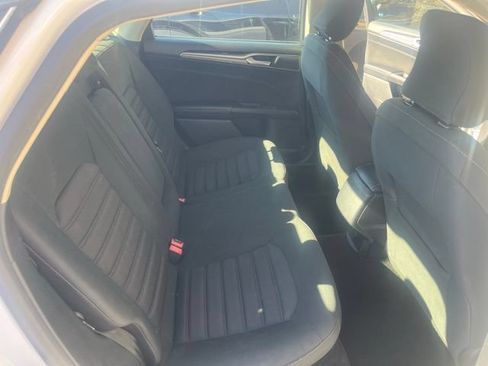 Used 2018 Ford Fusion SE FWD image 34