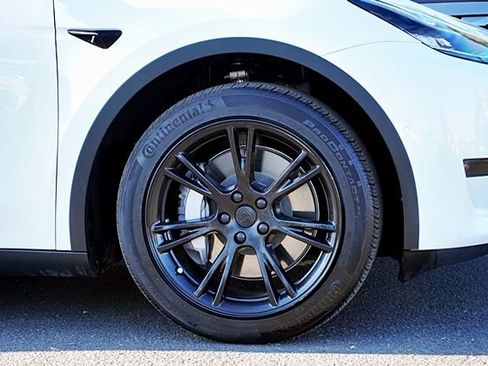 Used 2021 Tesla Model Y Long Range AWD/4WD image 7