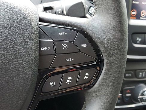 Used 2023 Jeep Cherokee Altitude Lux image 12