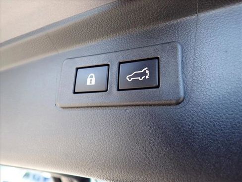 Used 2025 Subaru Outback Premium AWD/4WD image 9